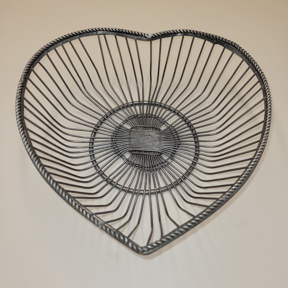 Vtg Heart Shaped Folk Art French Style Wire Basket for Eggs Fruit, Rolls Dresser